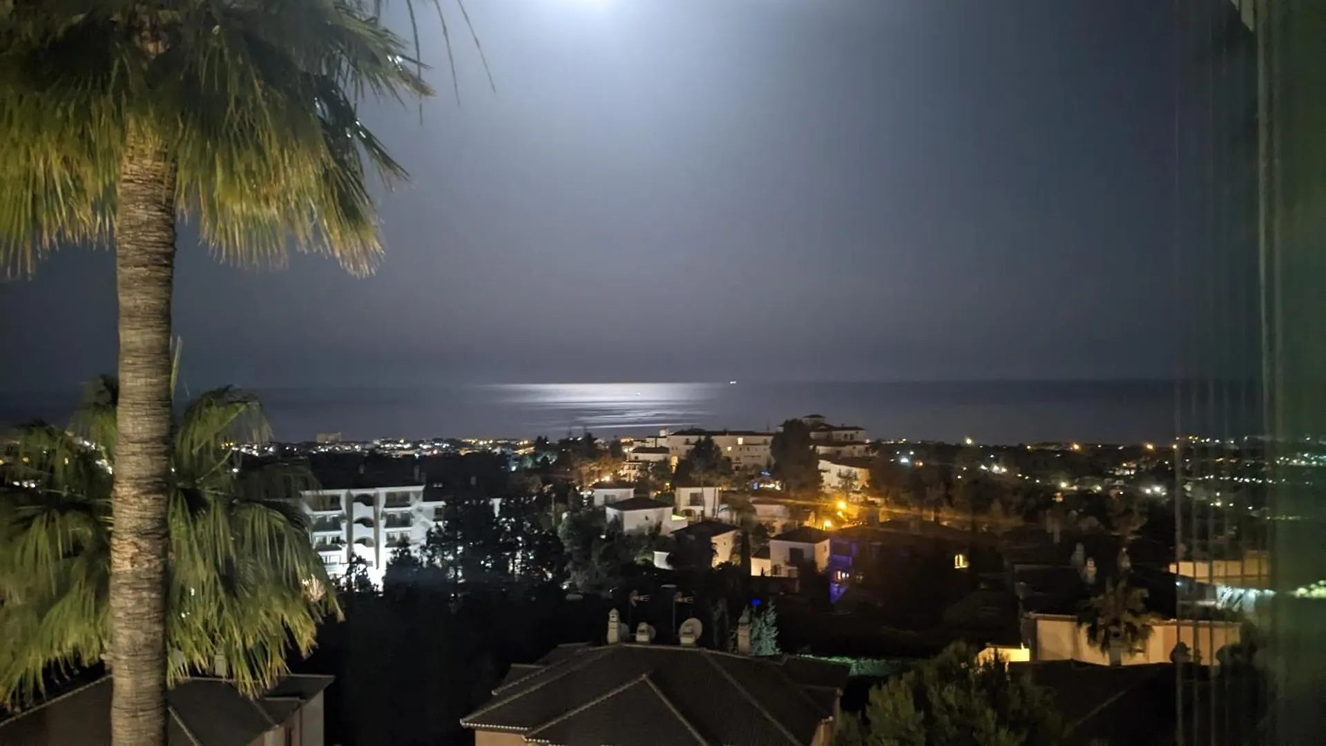 Luxury Duplex Penthouse 2 Living Rooms 3 Double Bedroom 4 Beds 4 Terraces Outstanding Sea & Mountain Views Sitio de Calahonda Apartment