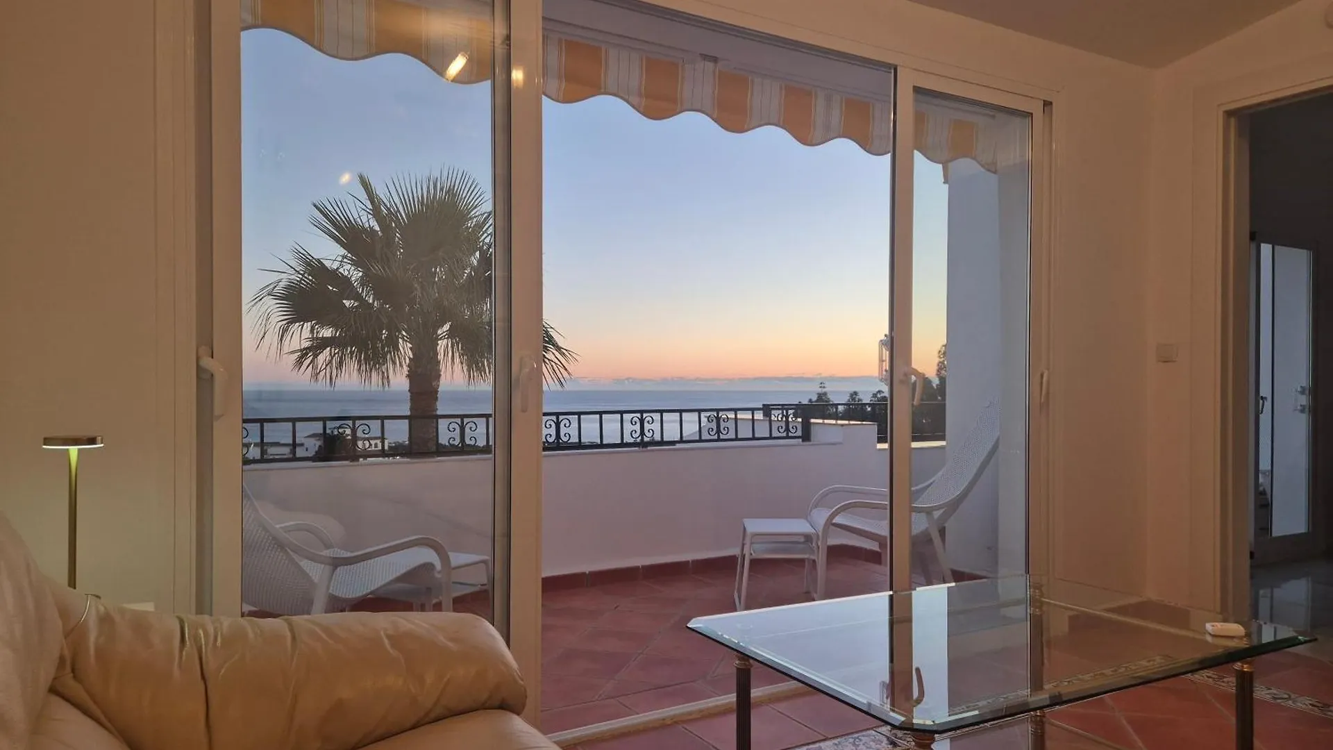 Apartment Luxury Duplex Penthouse 2 Living Rooms 3 Double Bedroom 4 Beds 4 Terraces Outstanding Sea & Mountain Views Sitio de Calahonda