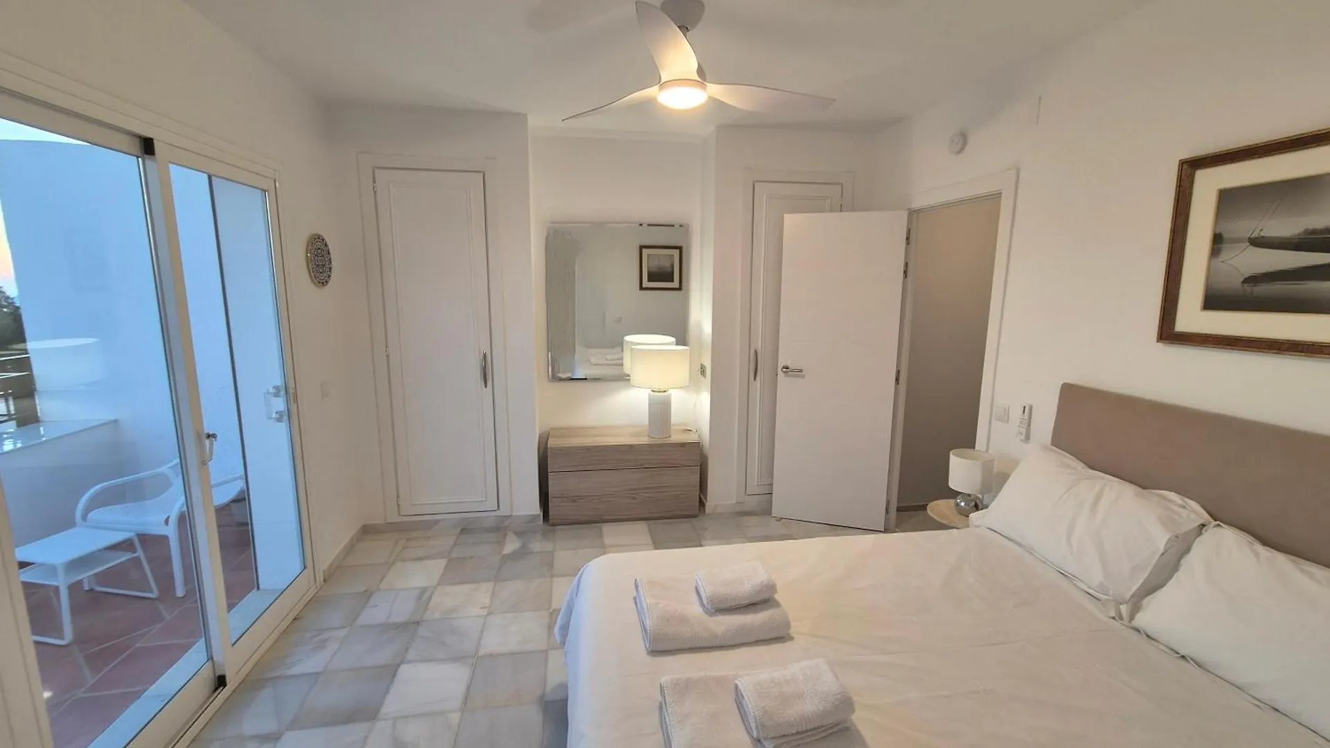 Luxury Duplex Penthouse 2 Living Rooms 3 Double Bedroom 4 Beds 4 Terraces Outstanding Sea & Mountain Views Sitio de Calahonda