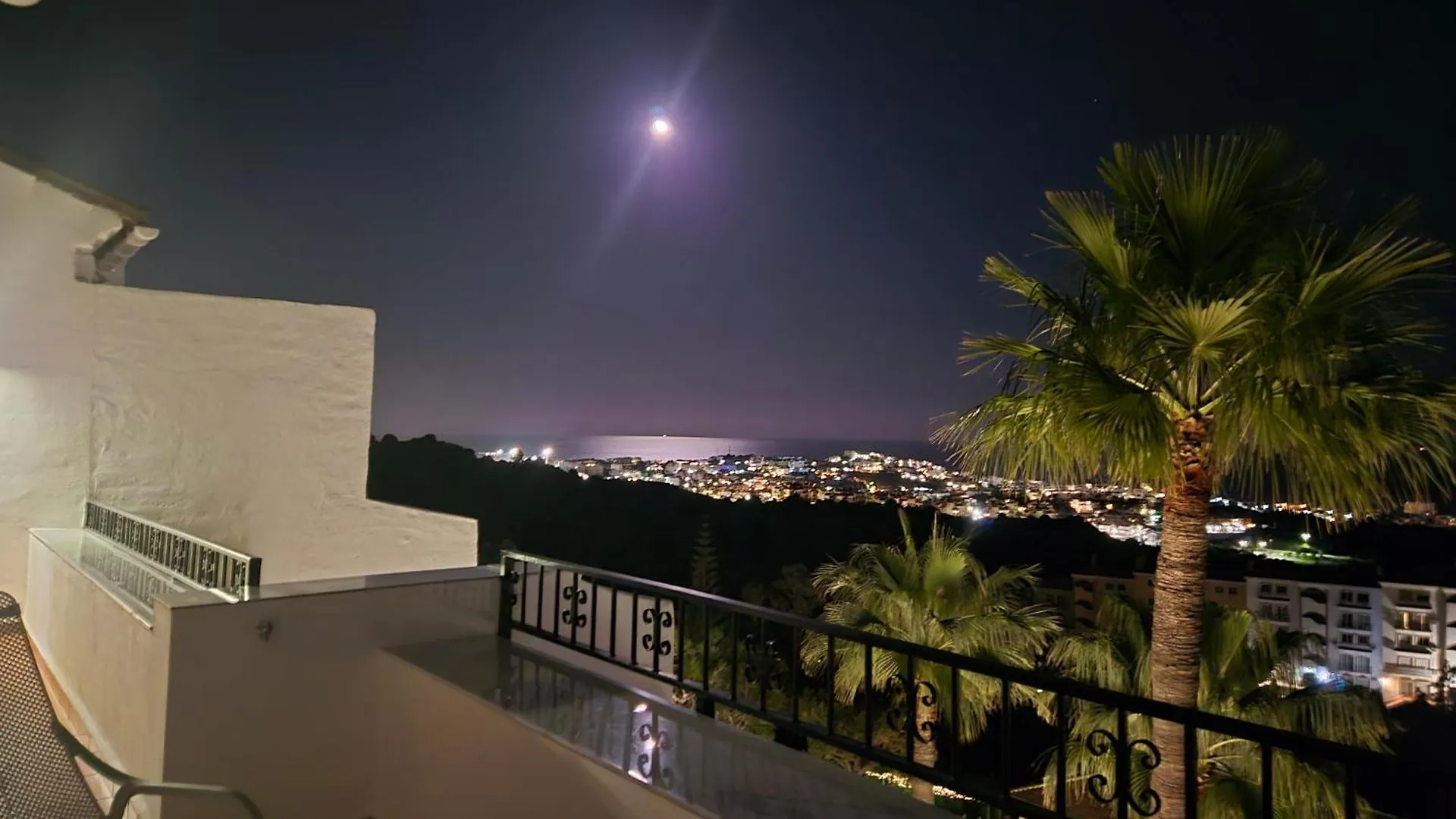 Apartment Luxury Duplex Penthouse 2 Living Rooms 3 Double Bedroom 4 Beds 4 Terraces Outstanding Sea & Mountain Views Sitio de Calahonda